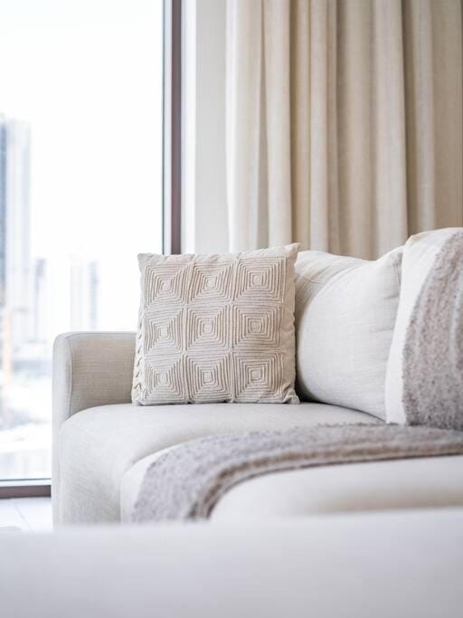 Dubai Creek Escape: Luxury 3BR Nautical Grandeur Apartment in Dubai