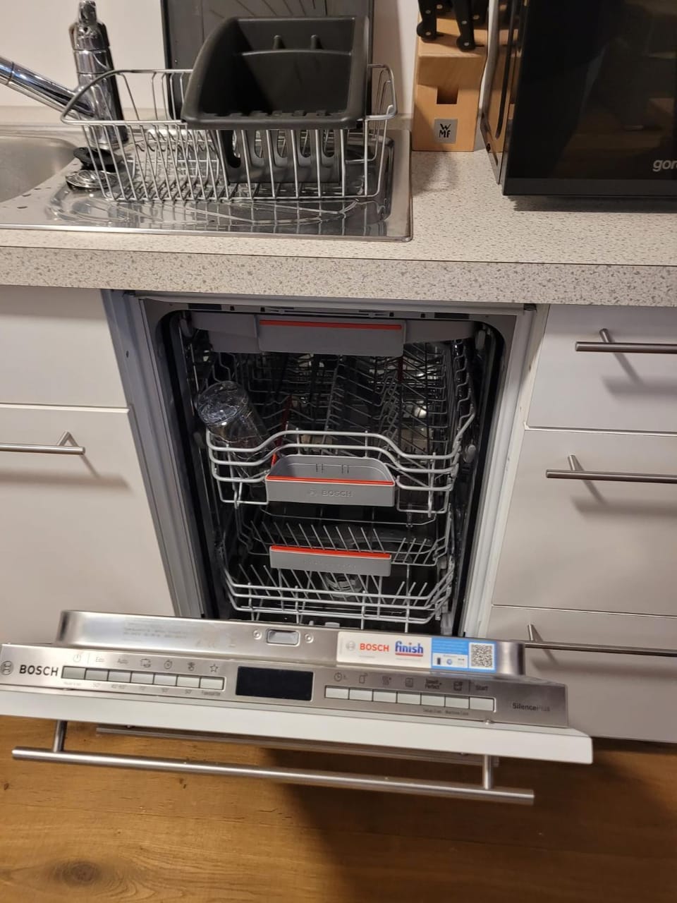 Kitchen or kitchenette, dishwasher