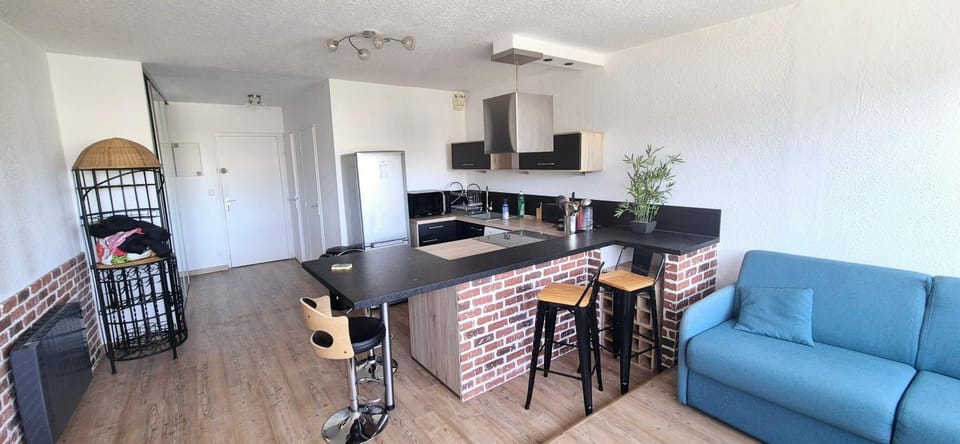 Kitchen or kitchenette, Seating area