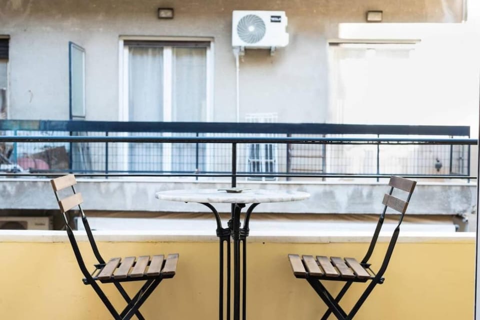 zen peace, exarchia Apartment in Athens