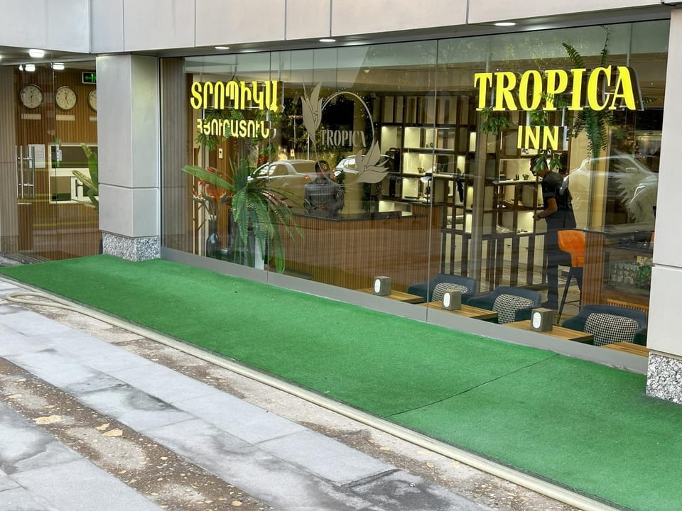 Property building, Facade/entrance