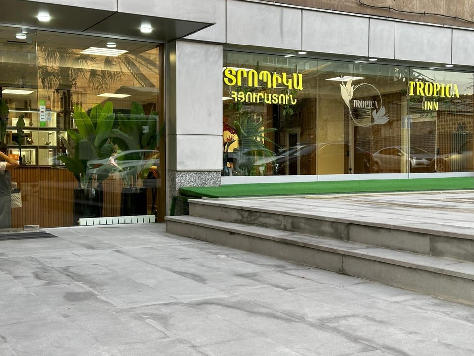 Property building, Facade/entrance
