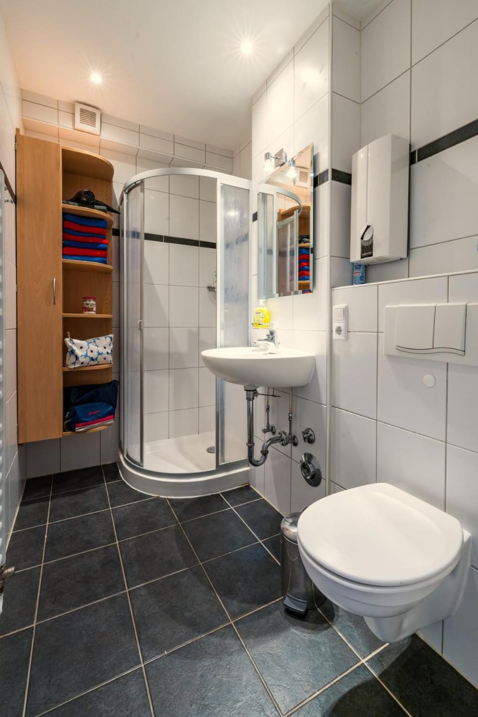 Shower, Toilet, Bathroom, towels