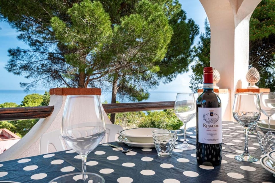 Patio, Natural landscape, View (from property/room), Balcony/Terrace, Dining area, Sea view