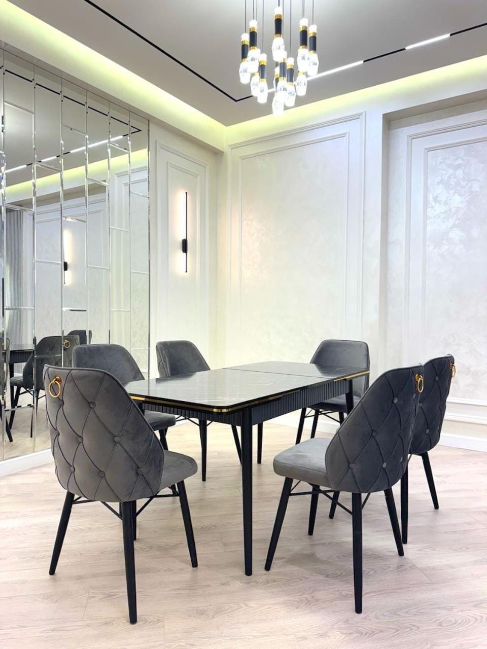 Living room, Seating area, Dining area