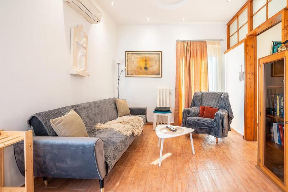 Living room, Seating area, air conditioner