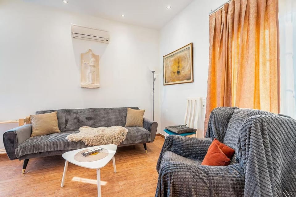 Living room, Seating area, air conditioner