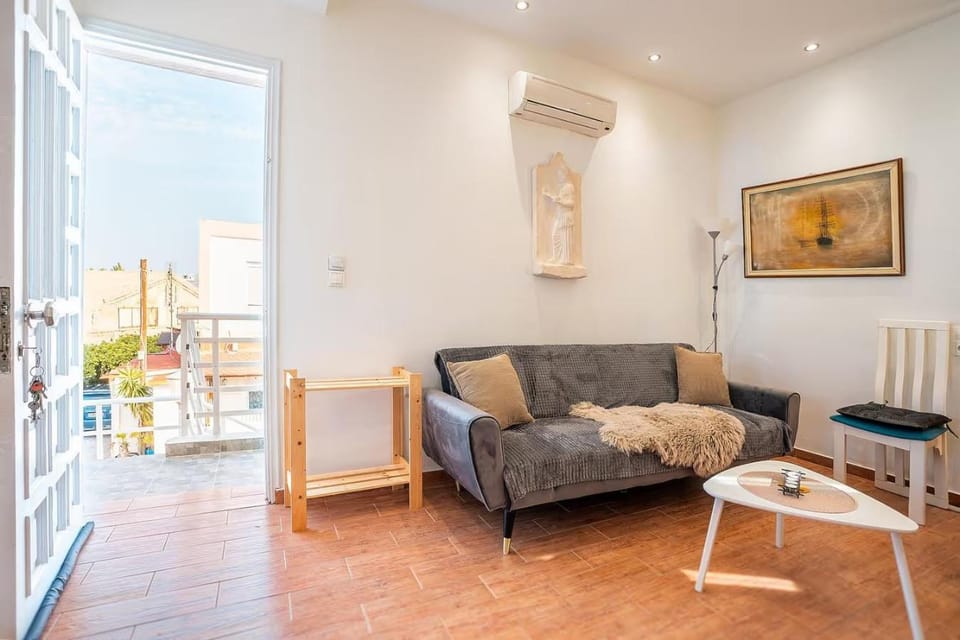 Living room, Seating area, air conditioner