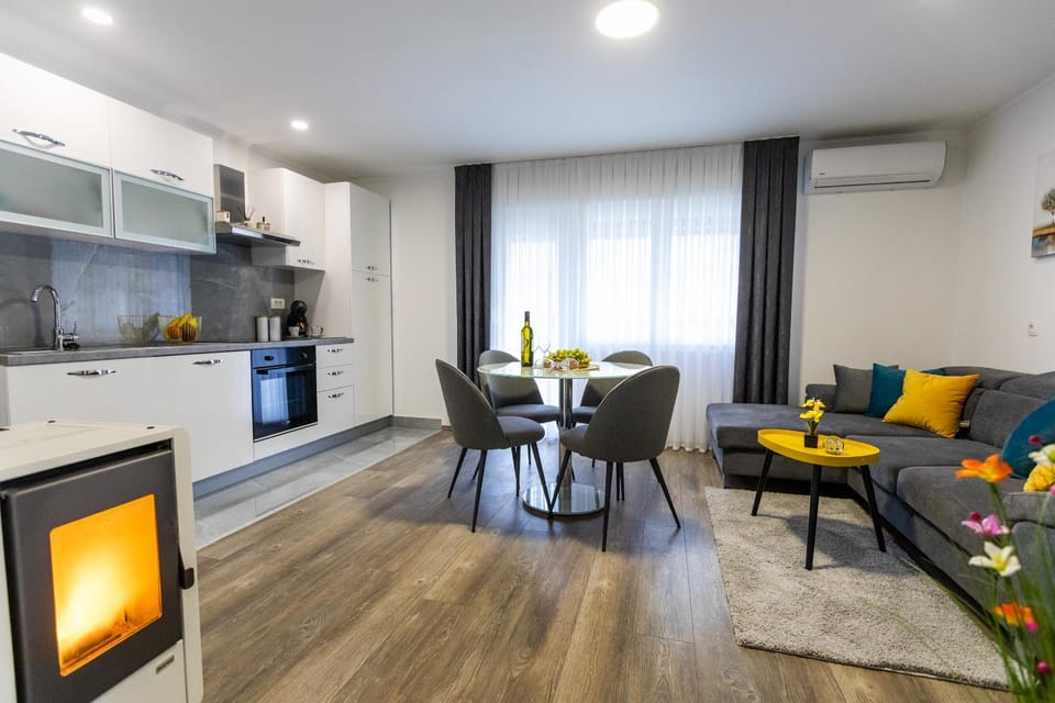 Kitchen or kitchenette, Living room, Dining area