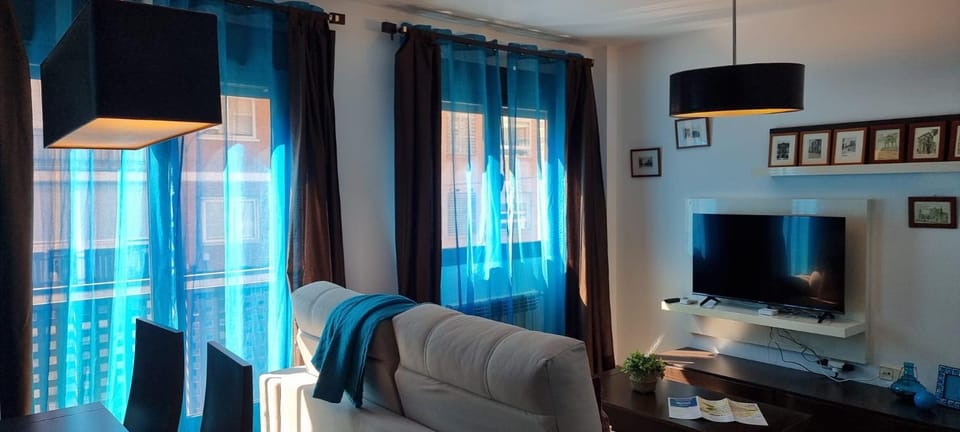 Communal lounge/ TV room, TV and multimedia, Living room, Photo of the whole room, Seating area, Evening entertainment