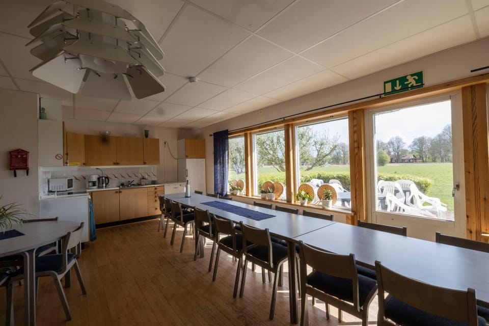 Communal lounge/ TV room, Kitchen or kitchenette, Dining area, Communal kitchen, Garden view, dishwasher, minibar, pet friendly, stove