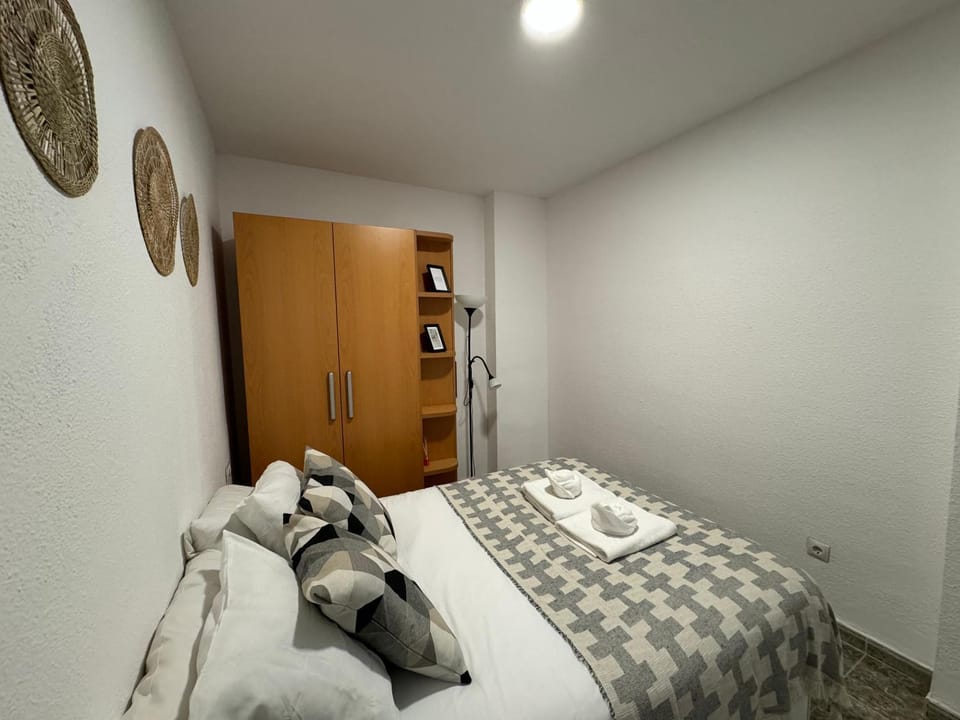 Bedroom, towels