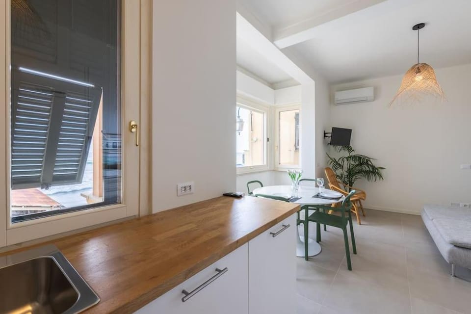 Effe's apartment- ARYA seaview -parcheggio gratuito Apartment in Liguria