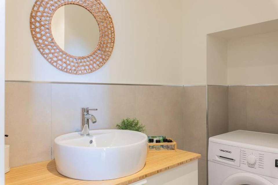 Effe's apartment- ARYA seaview -parcheggio gratuito Apartment in Liguria
