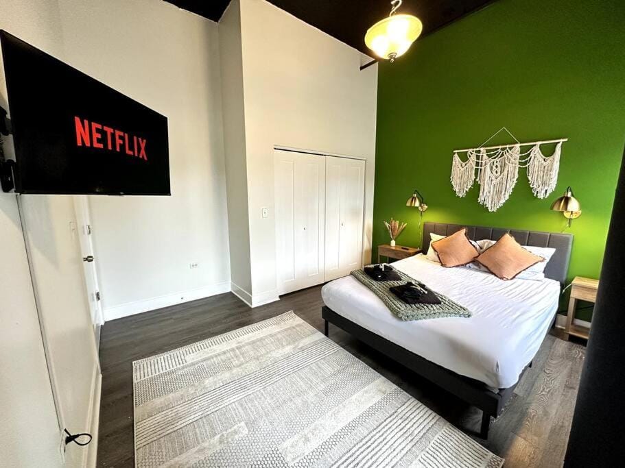 Bed, TV and multimedia, Photo of the whole room, Bedroom, wardrobe