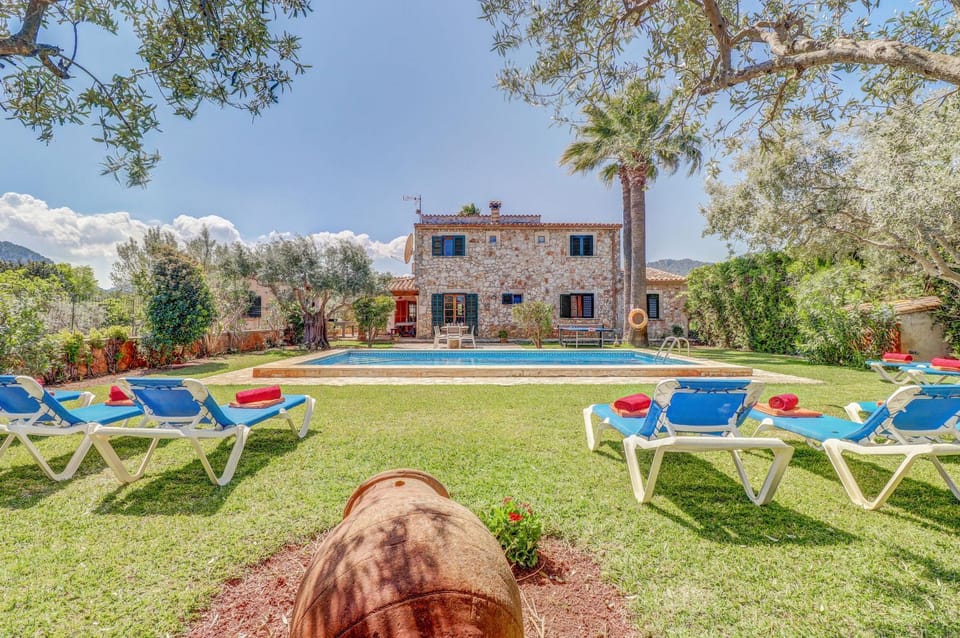 Property building, Off site, Garden, Garden view, Pool view, Swimming pool, sunbed