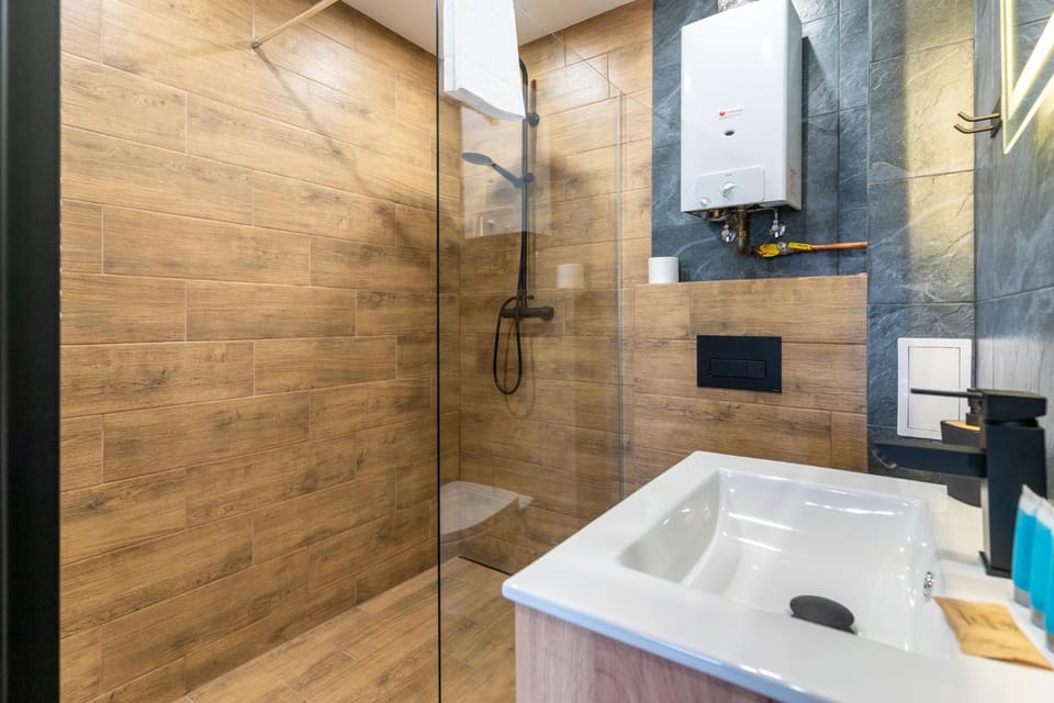 Shower, Bathroom, towels