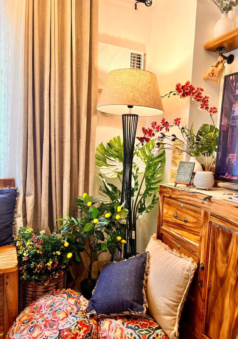 TV and multimedia, Living room, Seating area