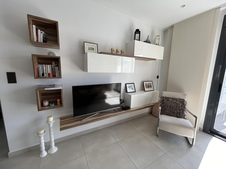 Library, TV and multimedia, Living room