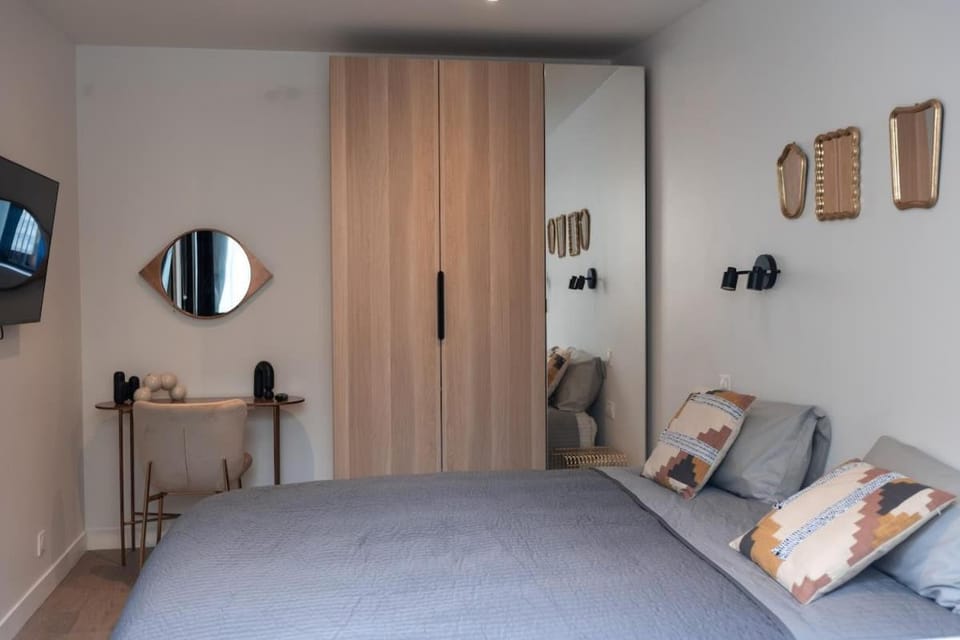 Rez de chausse dans une rue pavee 4 pers Nation Apartment in Paris