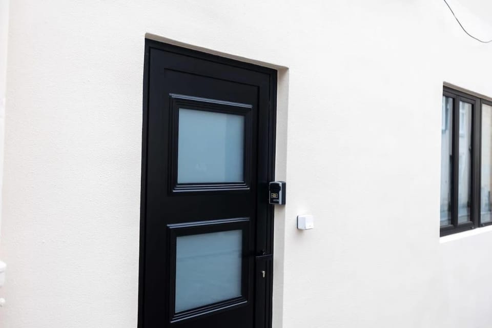 Rez de chausse dans une rue pavee 4 pers Nation Apartment in Paris