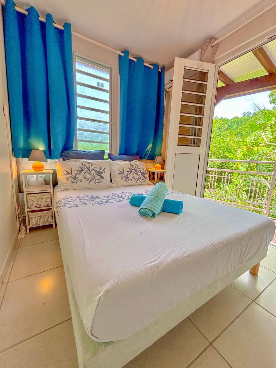 Bed, Natural landscape, Balcony/Terrace, Photo of the whole room, Bedroom