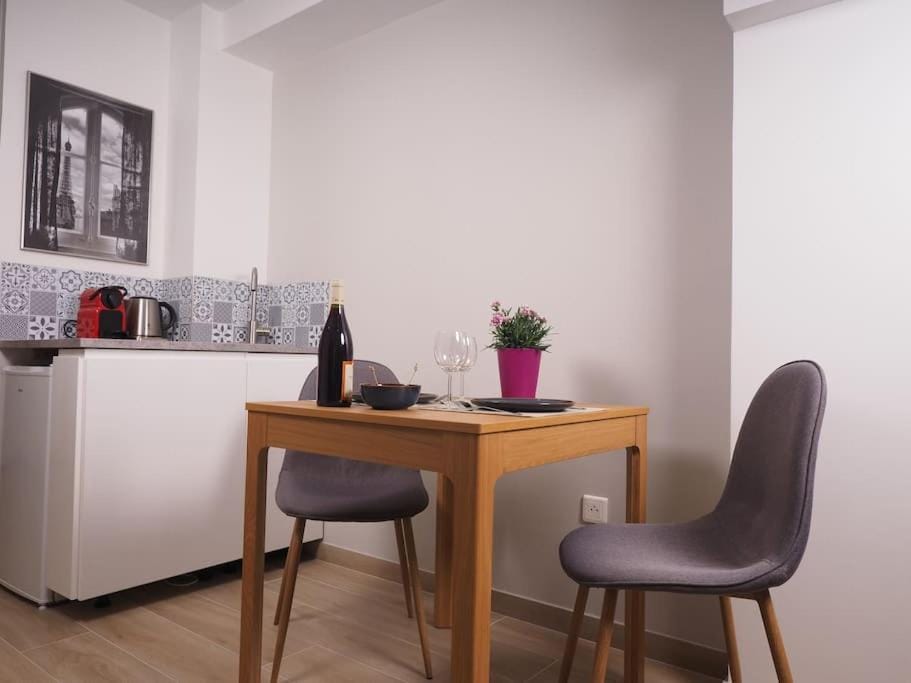 Studio Cosy Fleur de Lys Apartment in Versailles