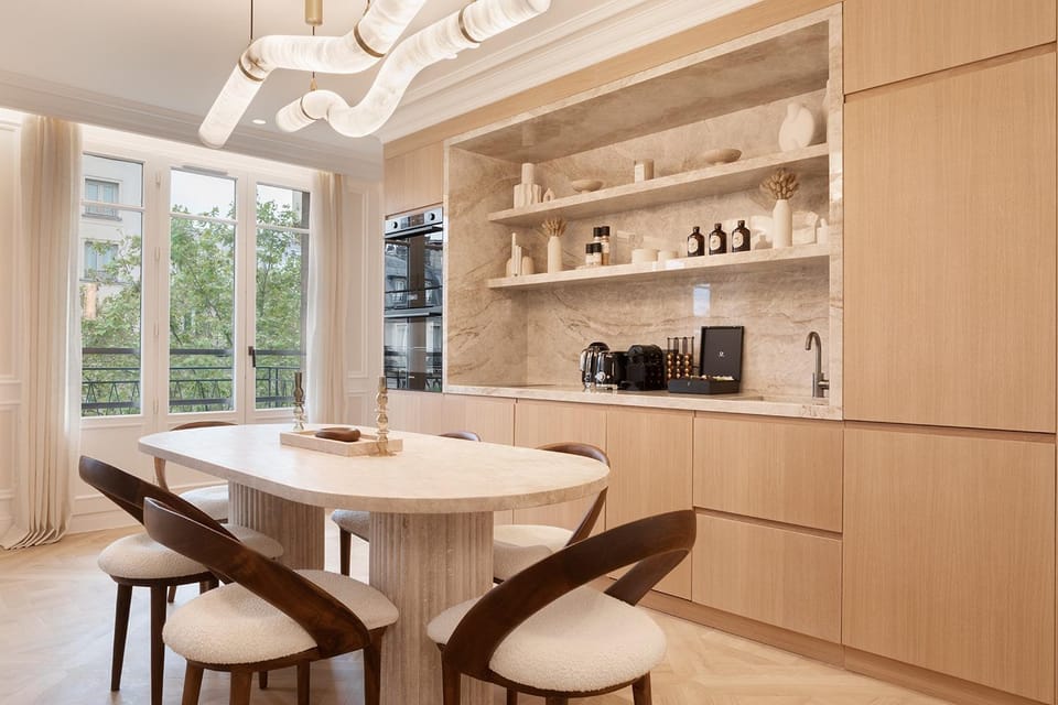 Kitchen or kitchenette, Dining area
