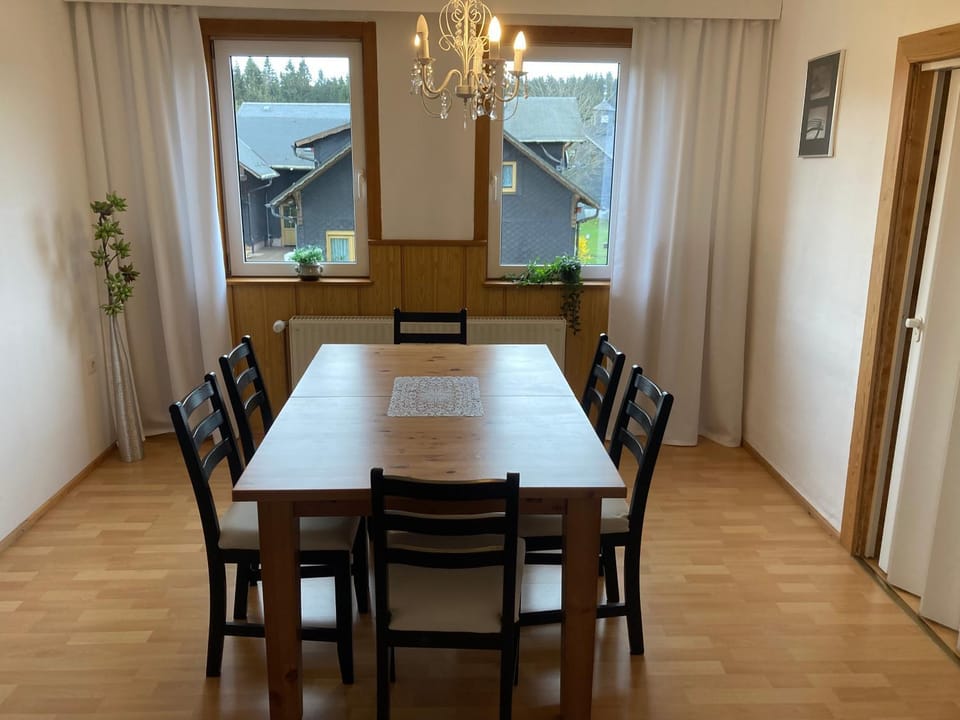 Dining area, Food