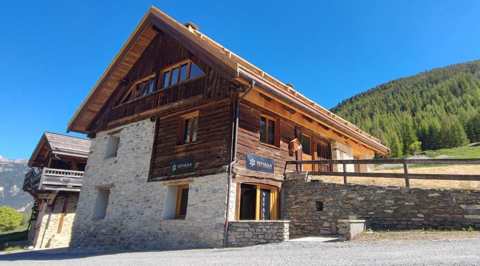 Property building, Skiing, Hiking, Mountain view