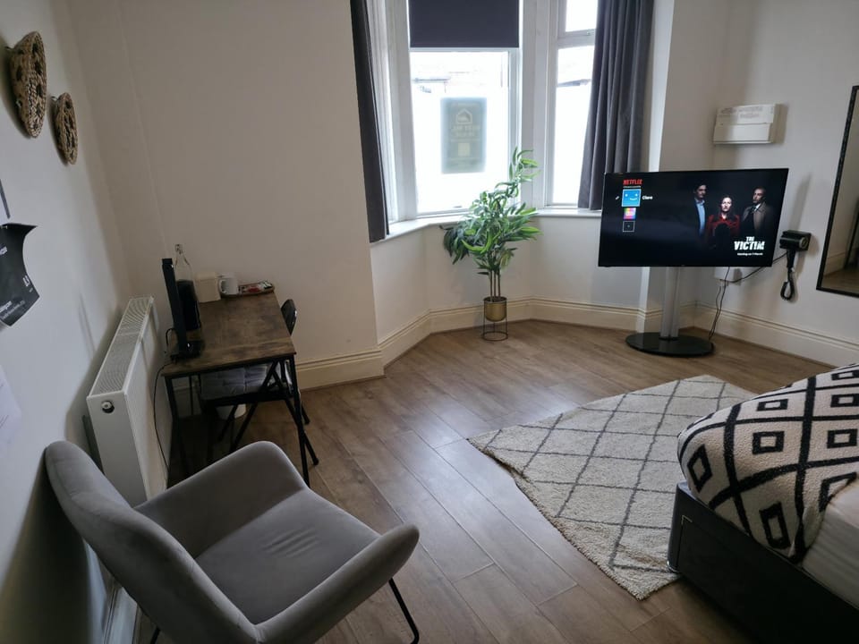 Communal lounge/ TV room, TV and multimedia, Living room, Seating area