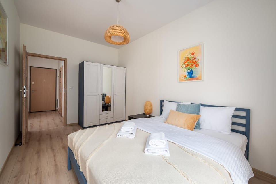 Bed, Photo of the whole room, Bedroom, towels, wardrobe