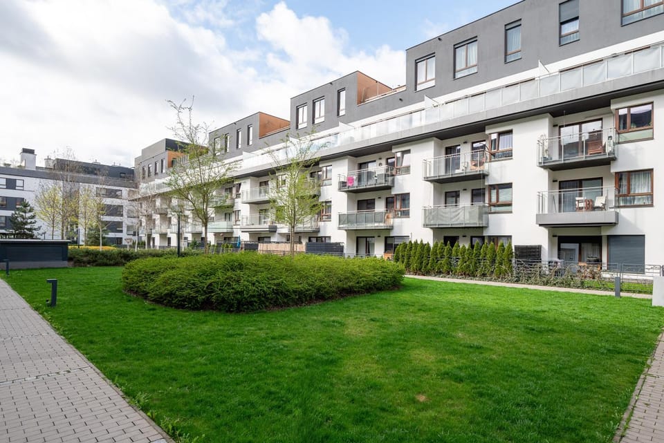 Property building, Neighbourhood, Location