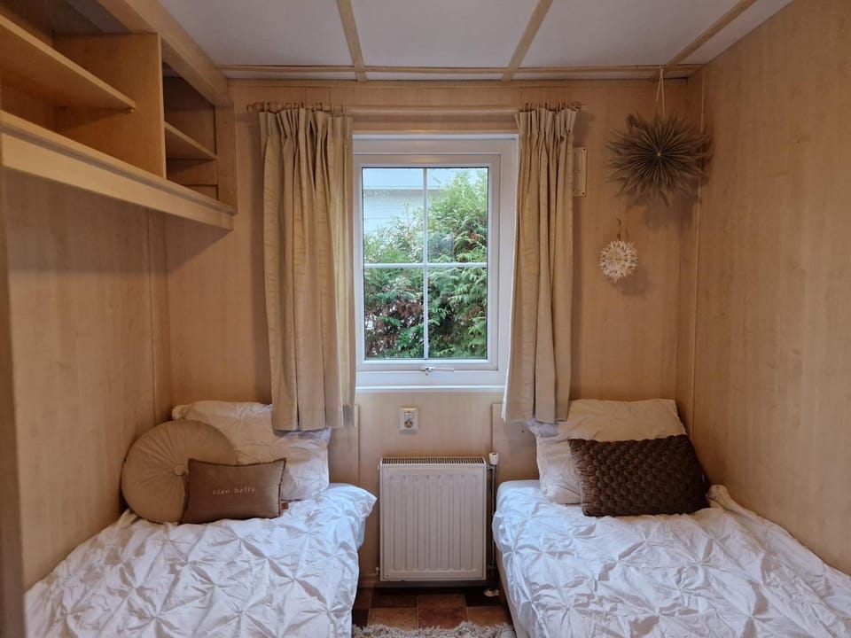6 persoons chalet op de Veluwe bij binnen en buiten zwembad Chalet in Arnhem