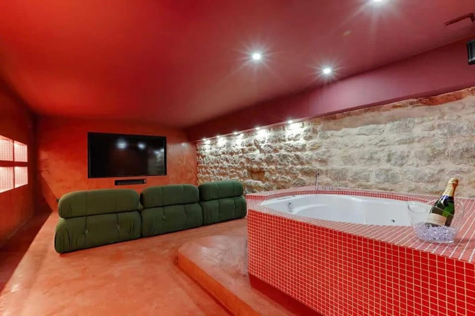 Les Halles - Luxurious & colorful 4BD for 16 guest Apartment in Paris