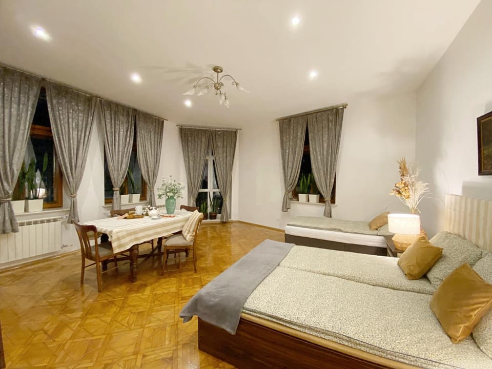 Photo of the whole room, Seating area, Dining area
