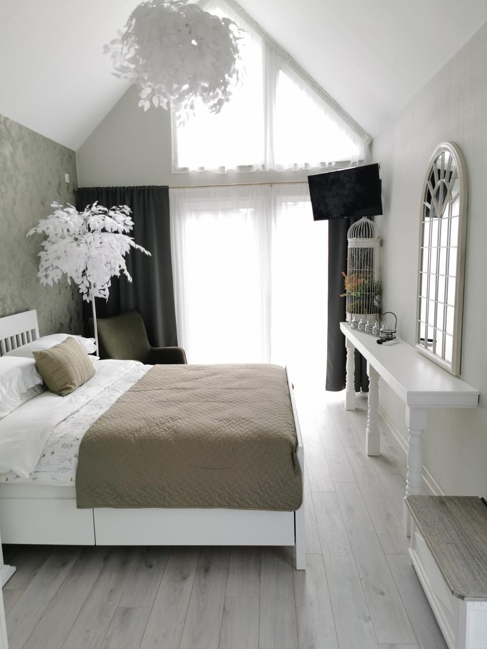 Photo of the whole room