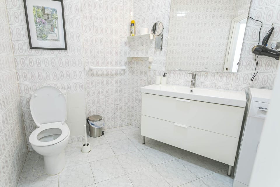 Shower, Toilet, Bathroom, hair dryier