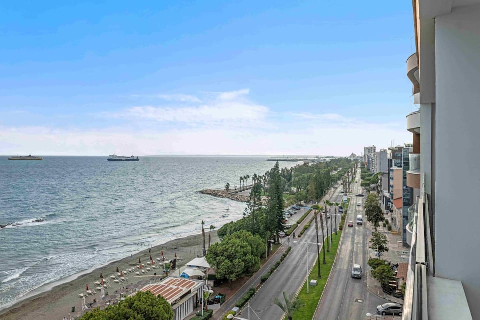 Day, Neighbourhood, Natural landscape, Bird's eye view, Beach, City view, Sea view, Street view