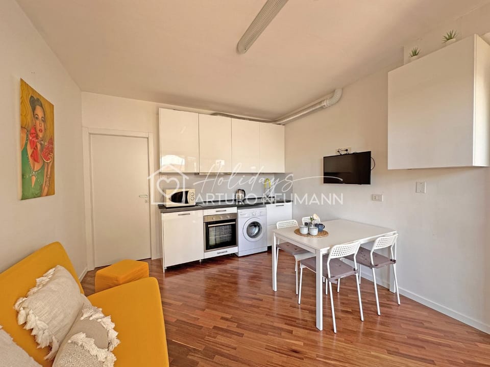 Kitchen or kitchenette, Living room, Seating area, Dining area, oven, pet friendly, stove, washing machine, kitchen