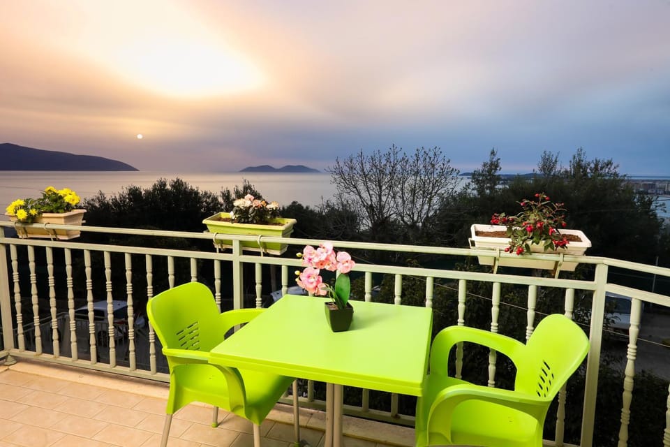 Balcony/Terrace, Mountain view, Sea view, Sunset