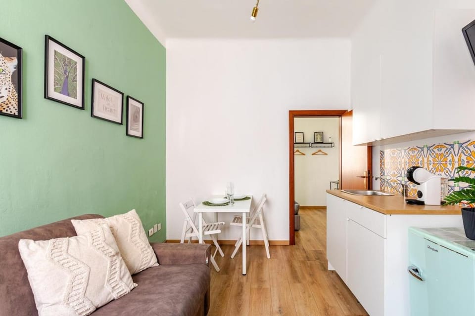 Kitchen or kitchenette, Living room, Dining area, stove