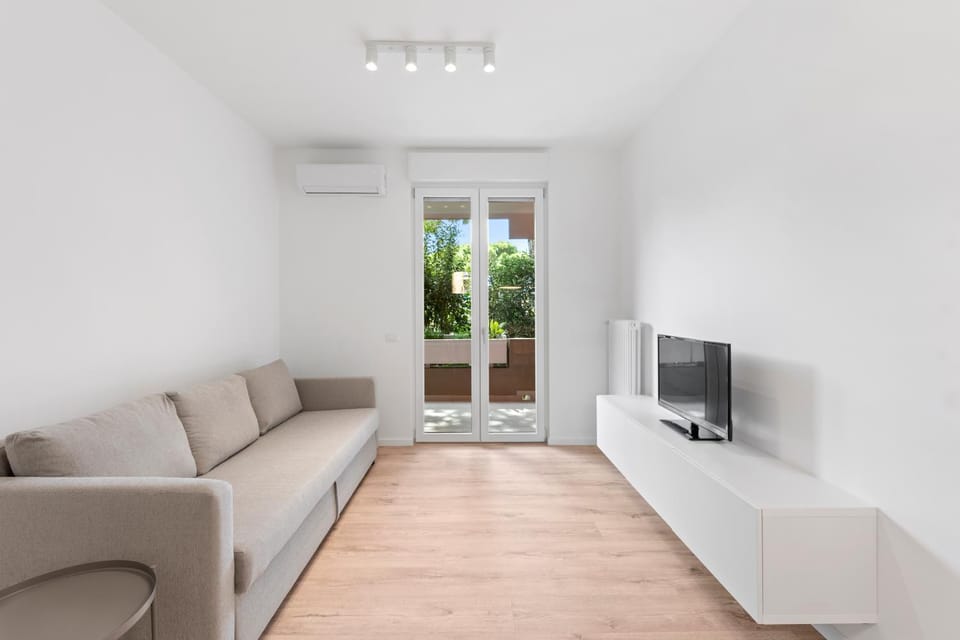 Communal lounge/ TV room, Living room, air conditioner