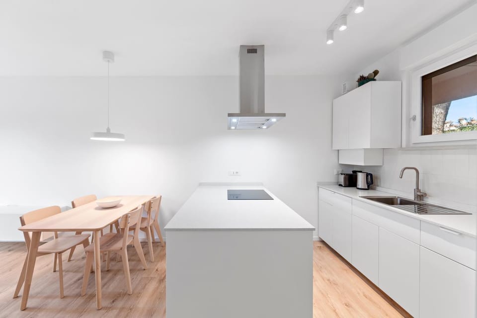 Kitchen or kitchenette, Dining area, pet friendly, stove, toaster