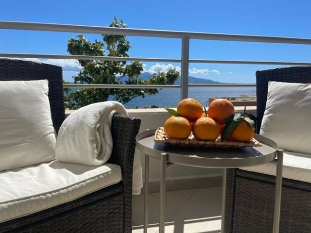 Day, Natural landscape, View (from property/room), Balcony/Terrace, Seating area, Mountain view, Sea view