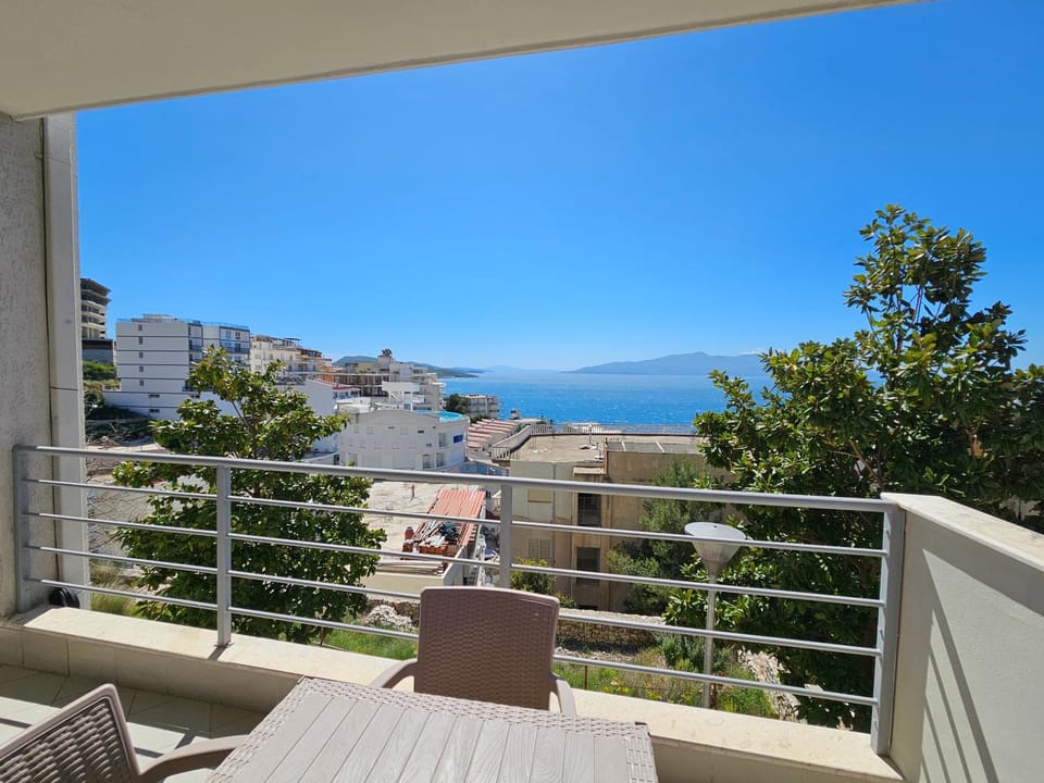 Day, Balcony/Terrace, Dining area, Mountain view, Sea view