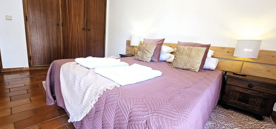 Bed, Bedroom, towels, wardrobe