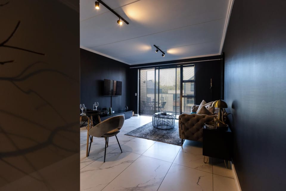 Communal lounge/ TV room, TV and multimedia, Living room, Dining area