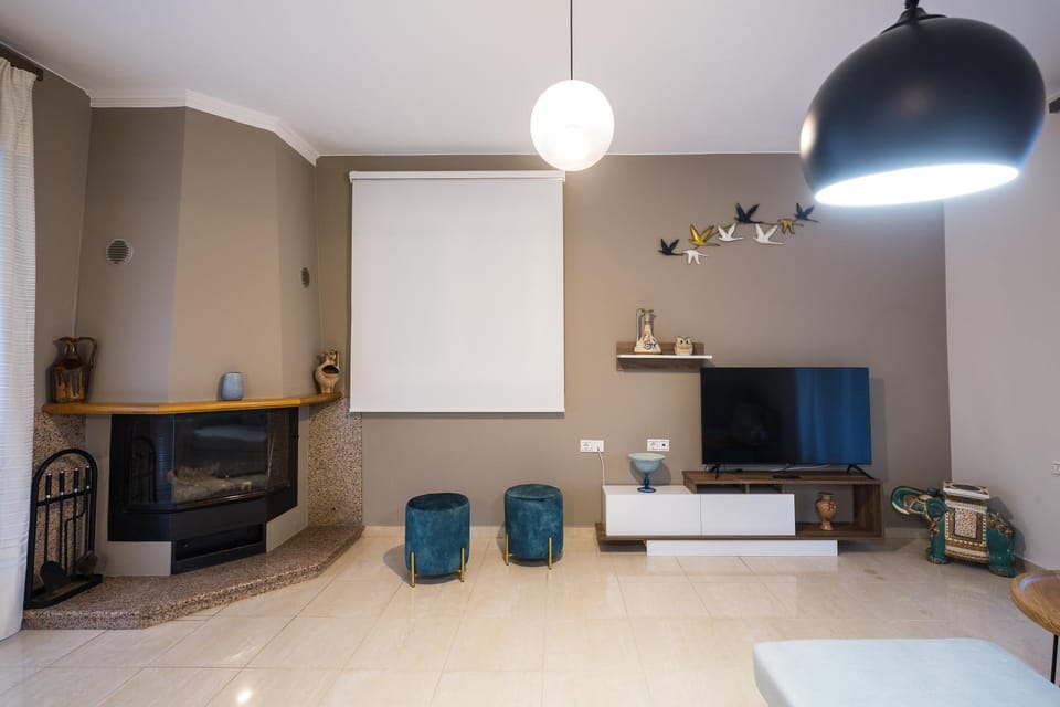 TV and multimedia, Living room, Seating area, flat iron