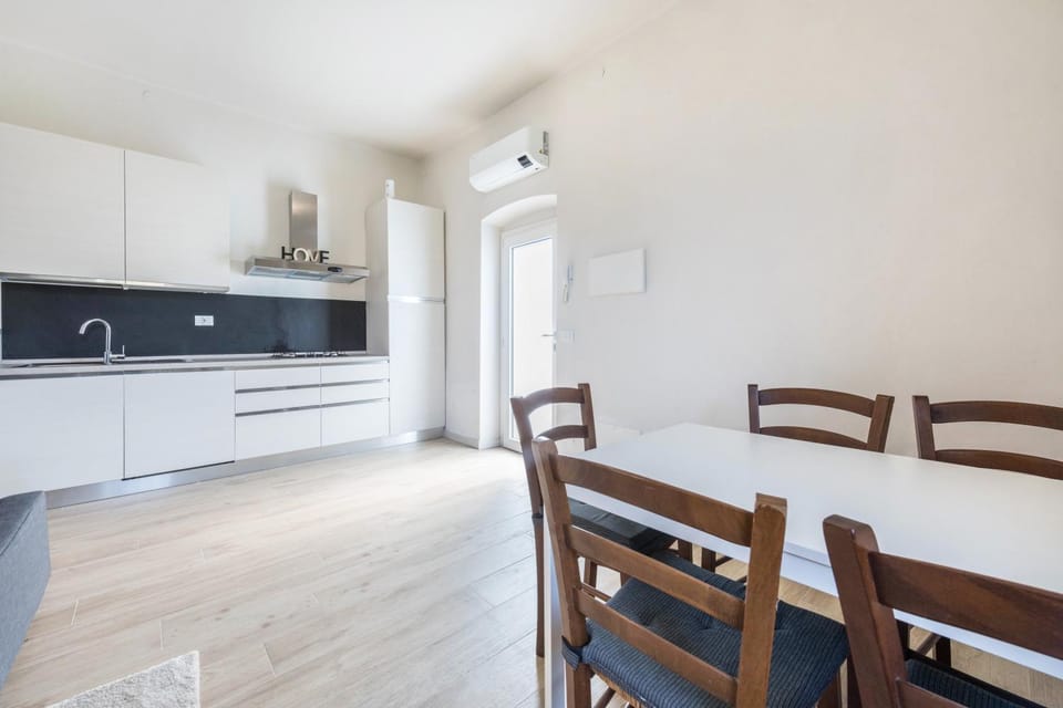 Property building, Kitchen or kitchenette, Living room